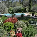 Proche Uzes Petit Avec Grande Cuisine D'ete Et Piscine Дом отдыха Saint-Siffret