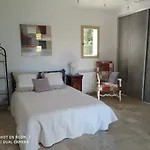 Proche Uzes Petit Avec Grande Cuisine D'ete Et Piscine Дом отдыха