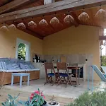 Proche Uzes Petit Avec Grande Cuisine D'ete Et Piscine Дом отдыха Saint-Siffret