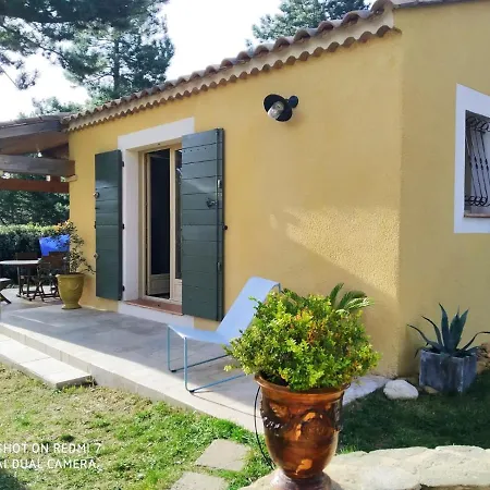 Дом отдыха Proche Uzes Petit Avec Grande Cuisine D'ete Et Piscine *
