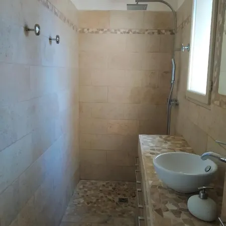 Ferienhaus Proche Uzes Petit Avec Grande Cuisine D'ete Et Piscine