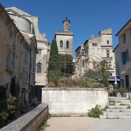 Proche Uzes Petit Avec Grande Cuisine D'ete Et Piscine Holiday home