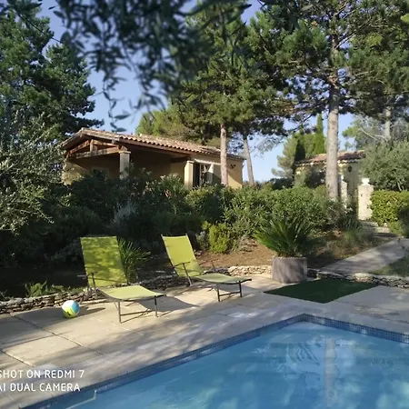 Proche Uzes Petit Avec Grande Cuisine D'ete Et Piscine * Saint-Siffret