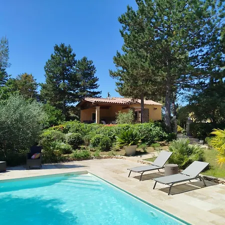 Proche Uzes Petit Avec Grande Cuisine D'ete Et Piscine Holiday home