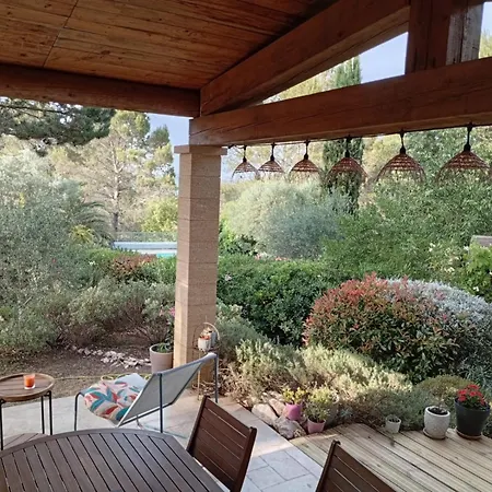 Дом отдыха Proche Uzes Petit Avec Grande Cuisine D'ete Et Piscine Saint-Siffret