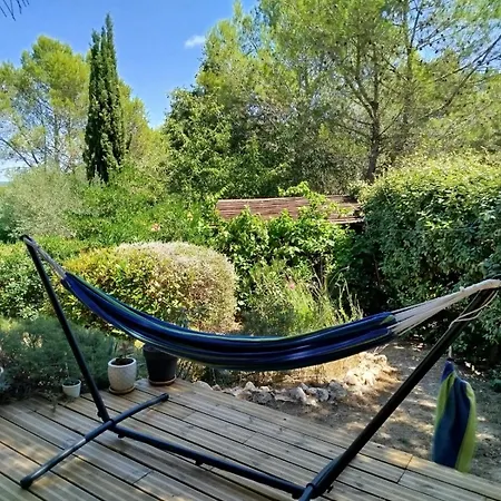 Дом отдыха Proche Uzes Petit Avec Grande Cuisine D'ete Et Piscine Saint-Siffret